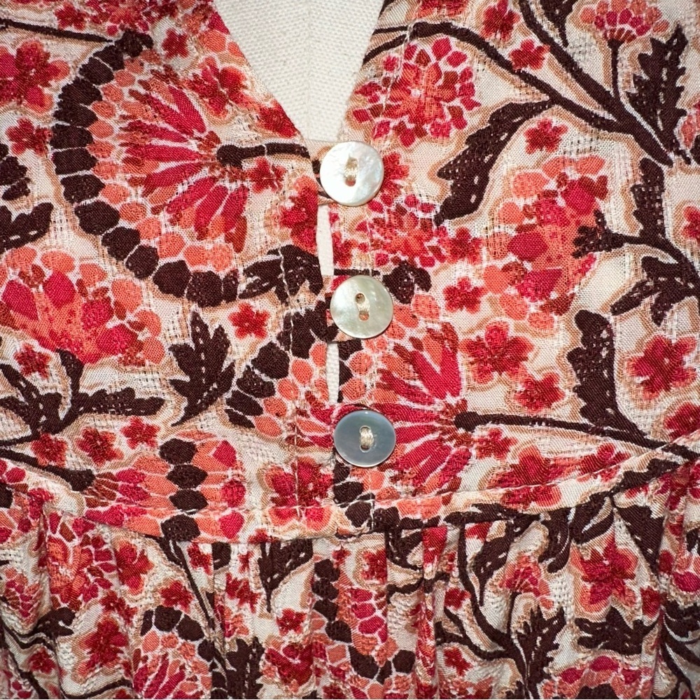 Mason & Belle Floral Blouse V-neck with Rounded Bottom Size Small - Picture 3 of 11